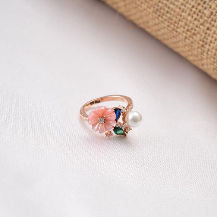 Lakti Floral Ring