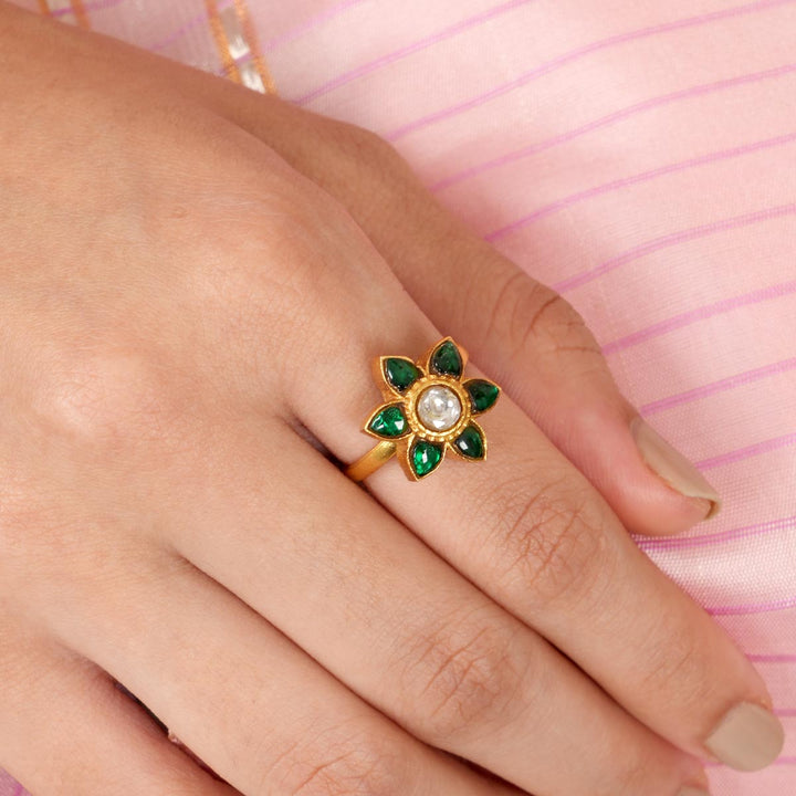 Saragi Kundan Ring