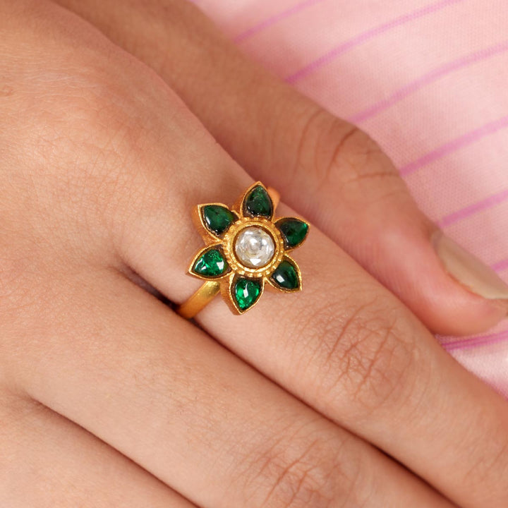 Saragi Kundan Ring