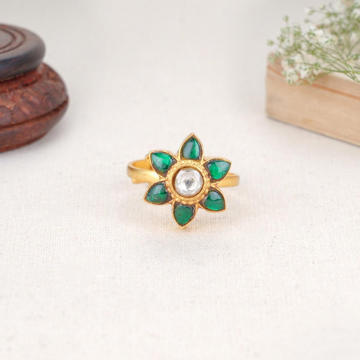 Saragi Kundan Ring