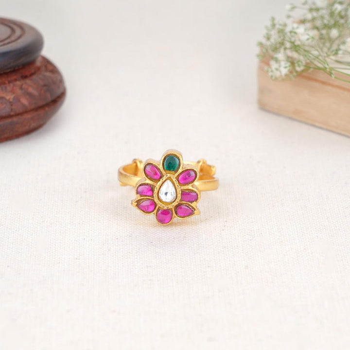 Laysa Kundan Ring