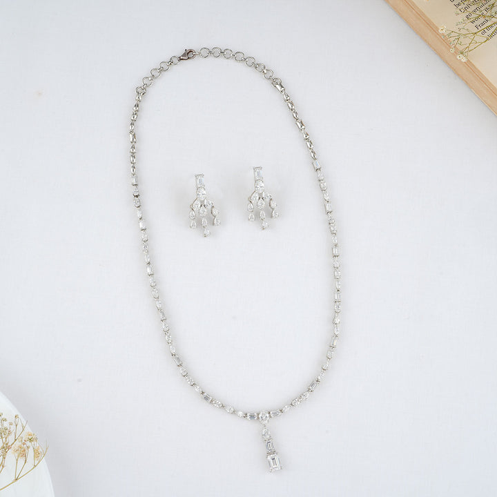 Lithik Necklace Set