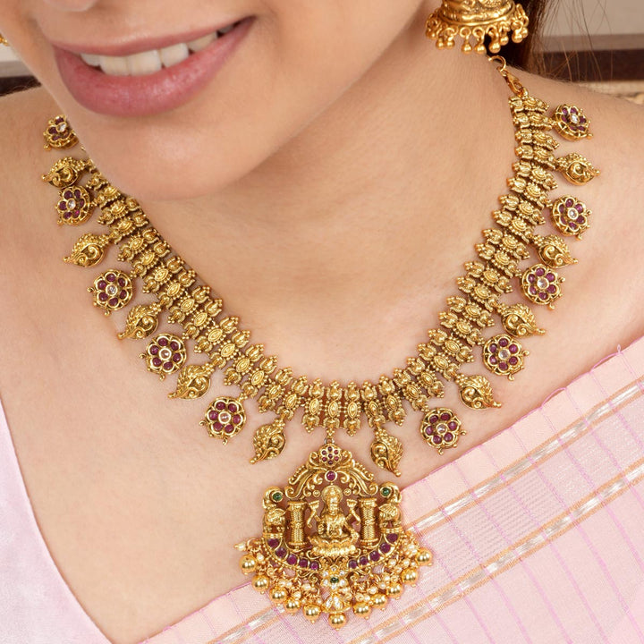 Chaarani Short Necklace Set