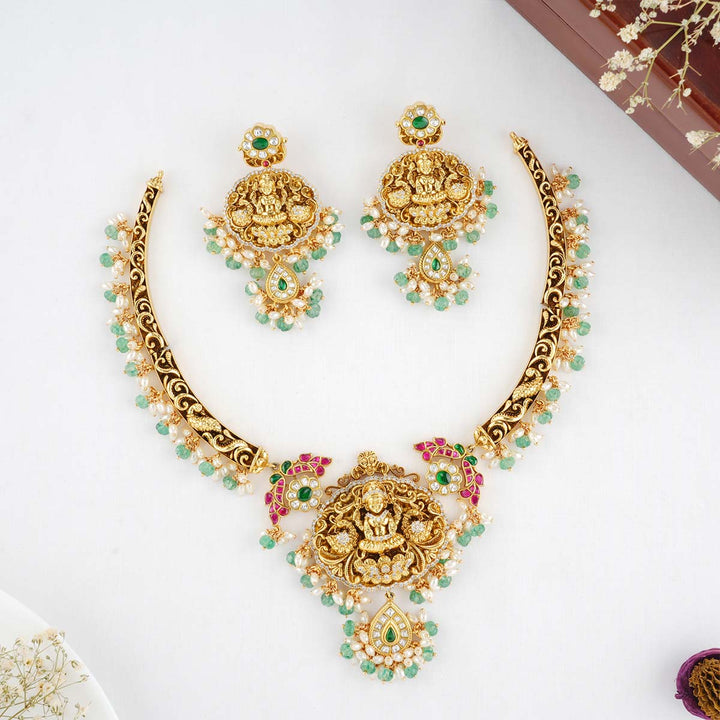 Shahira Short Necklace Set