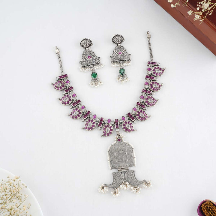 Gaurisuta Long Necklace Set