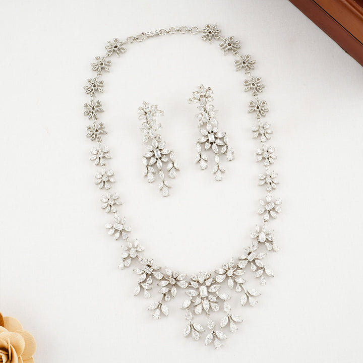 Beauteous Necklace Set