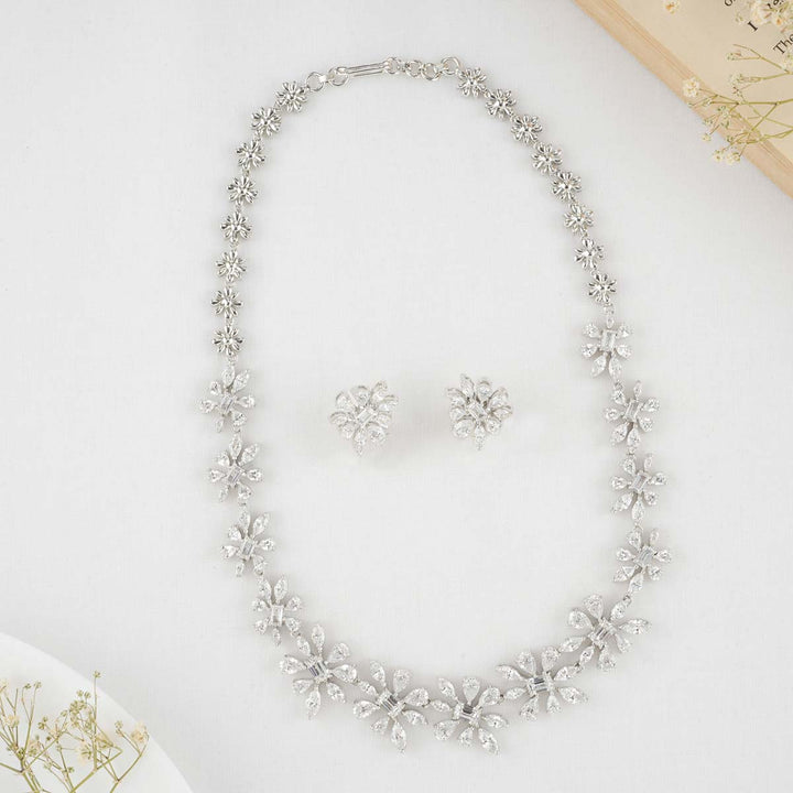 Ashuka Short Necklace Set