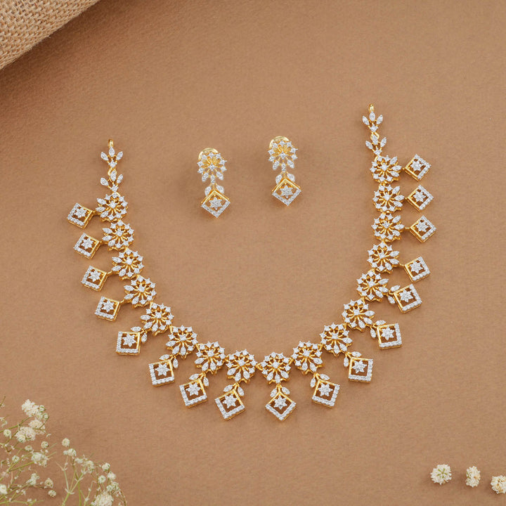 Exotic Avikam Short Necklace Set