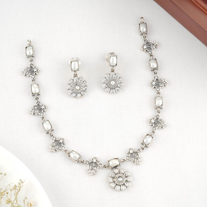 Dhruthi Short Necklace Set