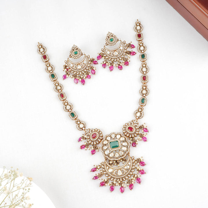 Hiranti Victorian Short Necklace Set