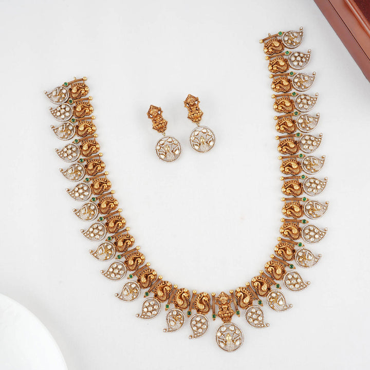 Swagger Nagas Victorian Necklace Set