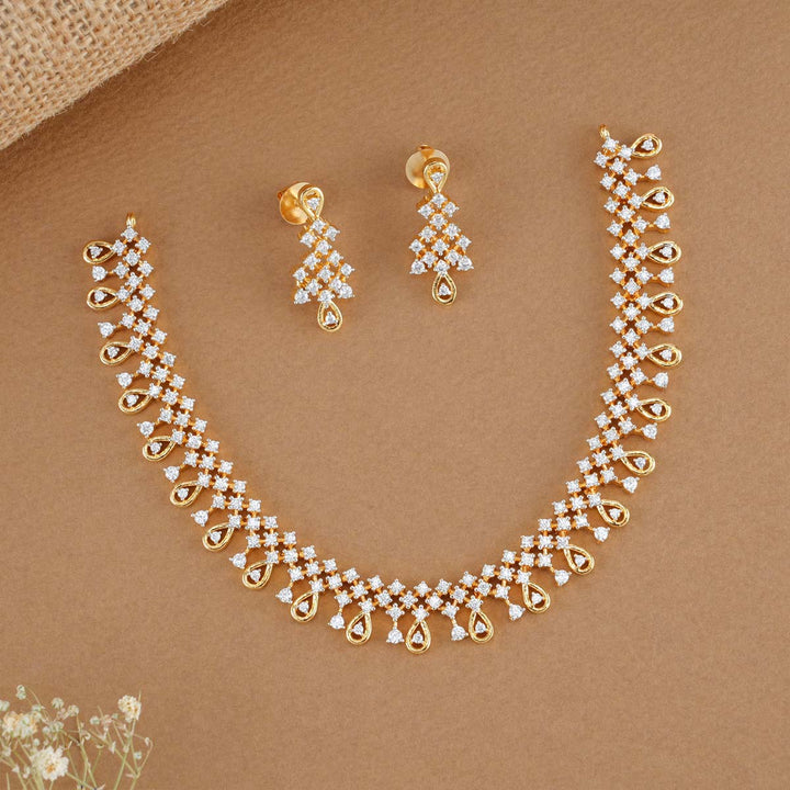 Bloomy Diamond Design Necklace Set