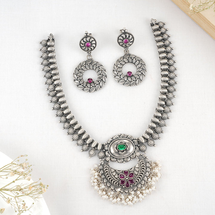 Dahina Short Necklace Set