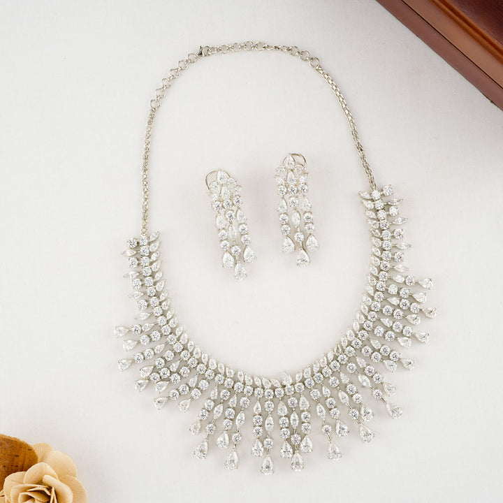 Vikshika Necklace Set