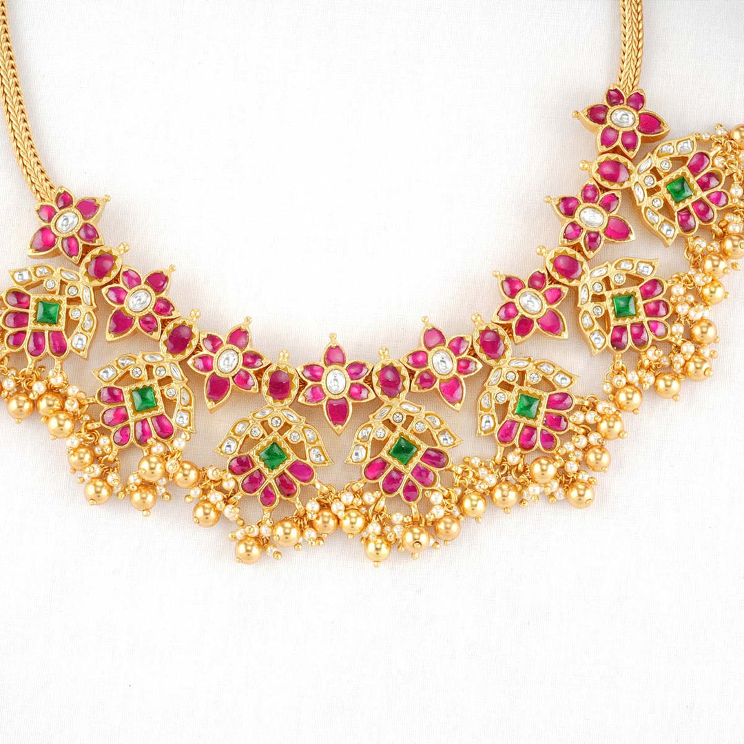 Vivaga Kundan Short Necklace