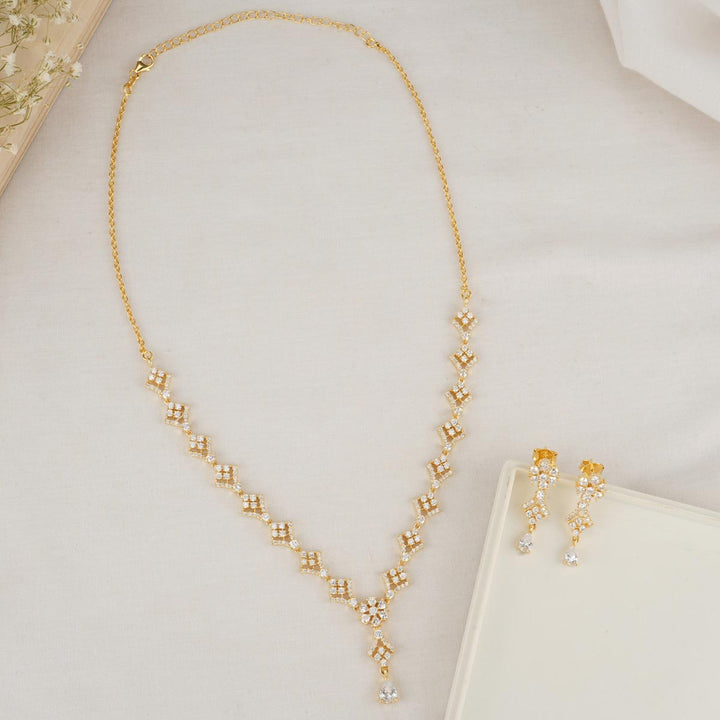 Johira Short Necklace Set