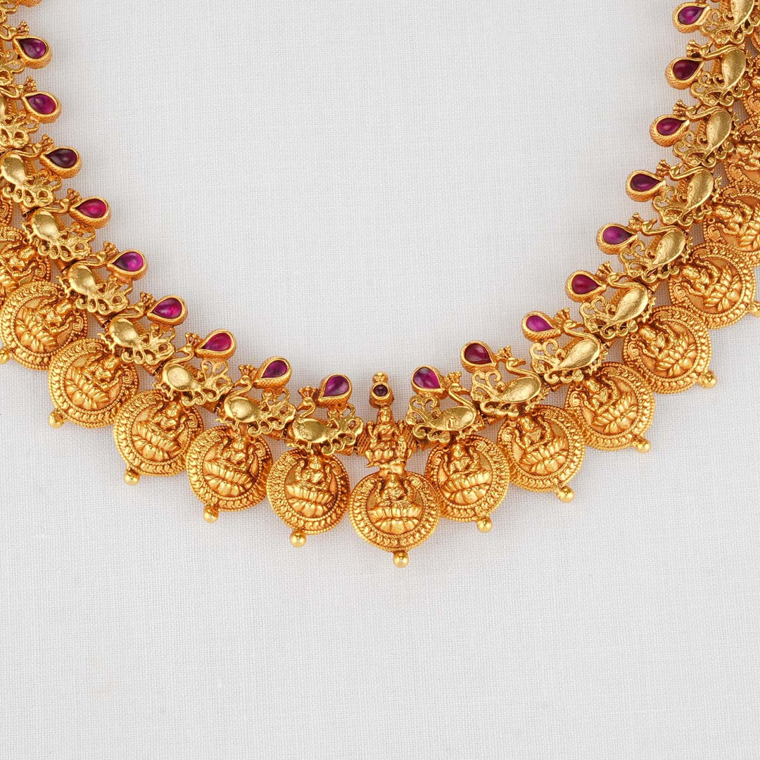 Nivrithi Short Necklace