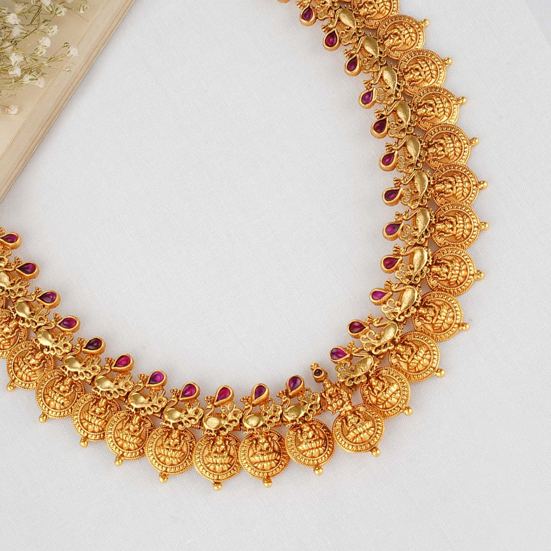 Nivrithi Short Necklace