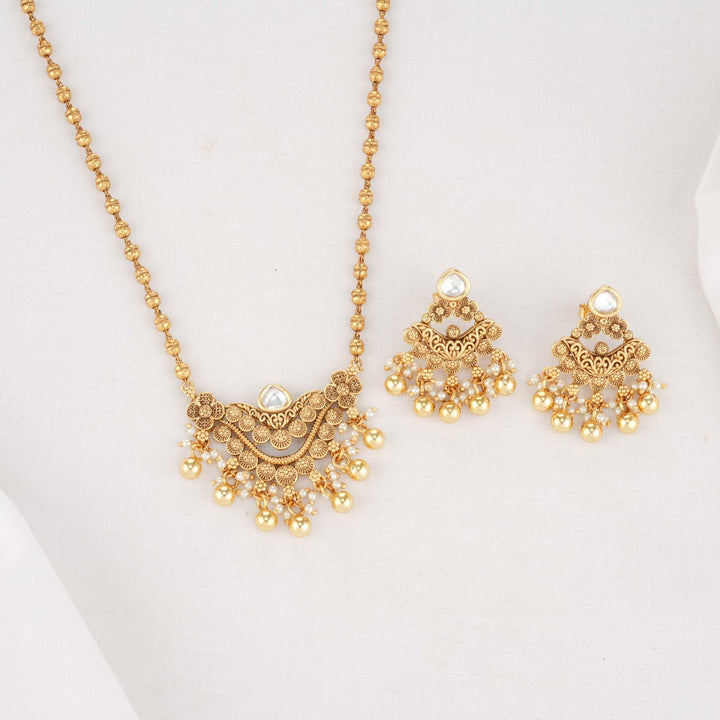 Nadhiyashri Long Necklace Set