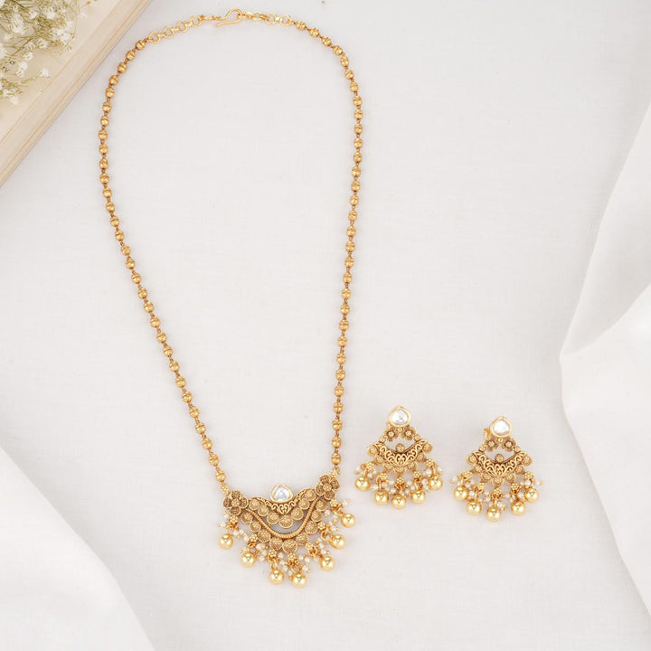 Nadhiyashri Long Necklace Set