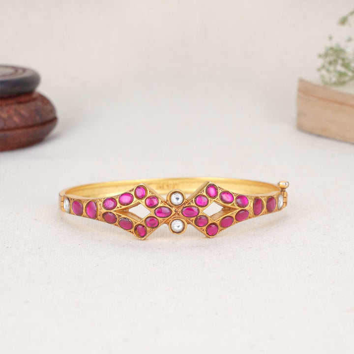 Taravi Kundan Bracelet