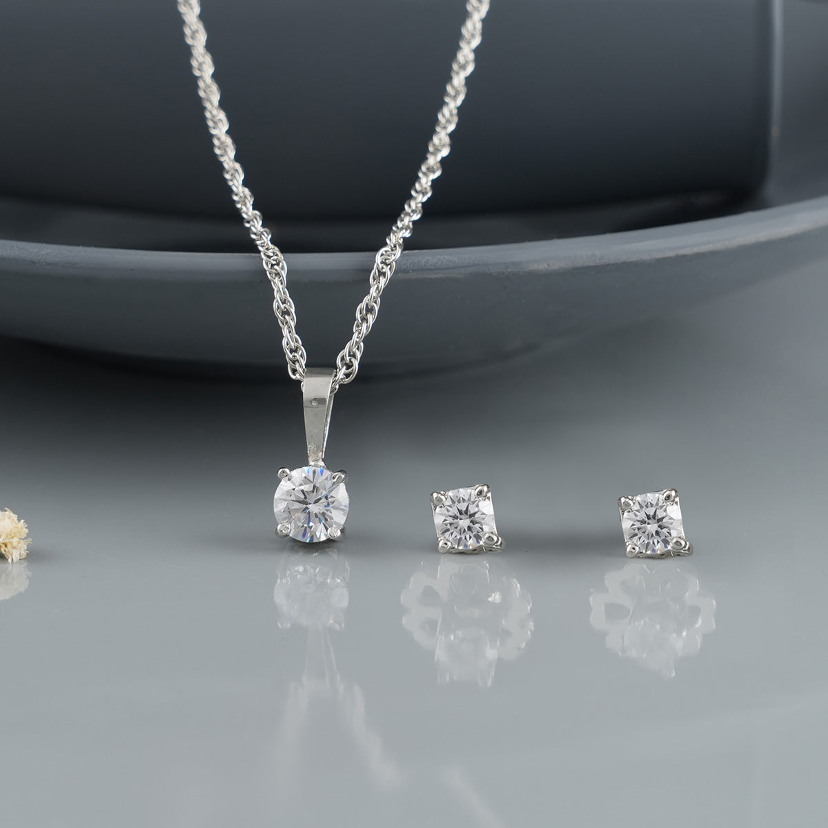 Diamond pendant store under 5000