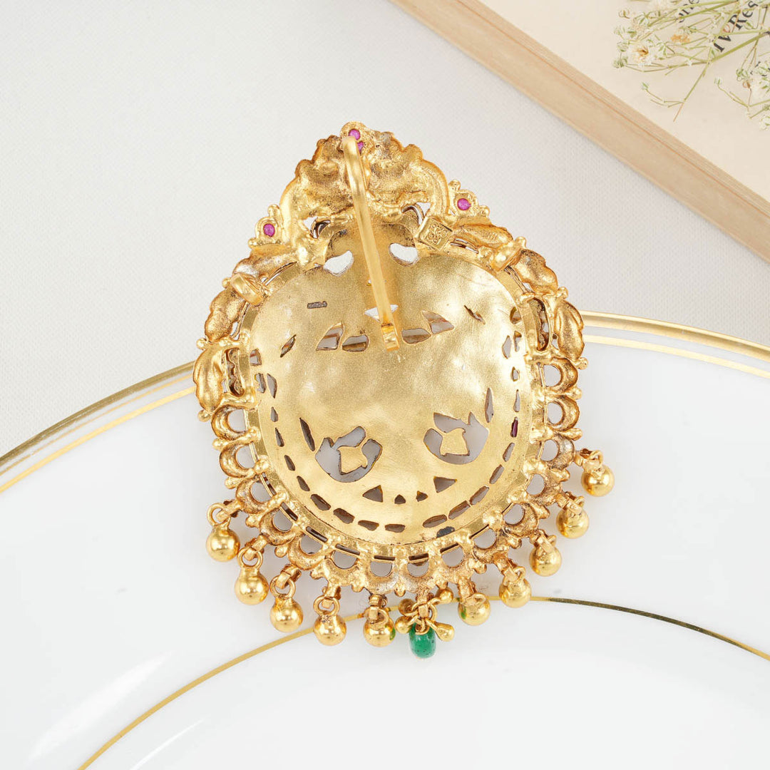 Fetching Kundan Pendant