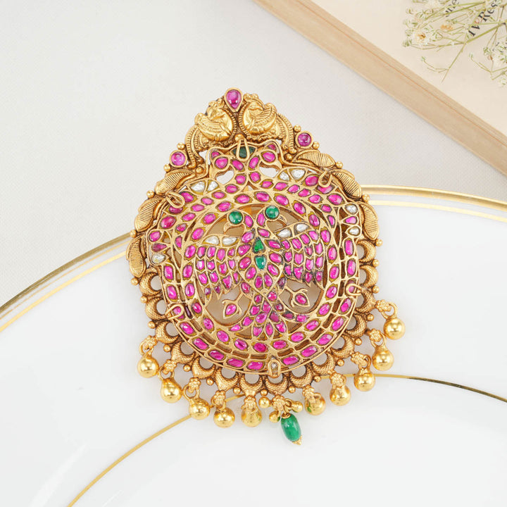 Fetching Kundan Pendant