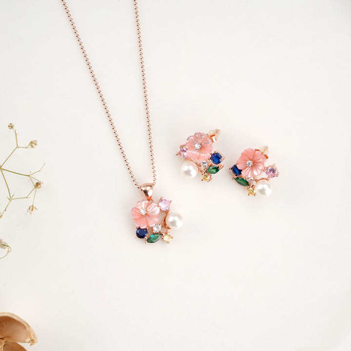 Yukti Pendant Set