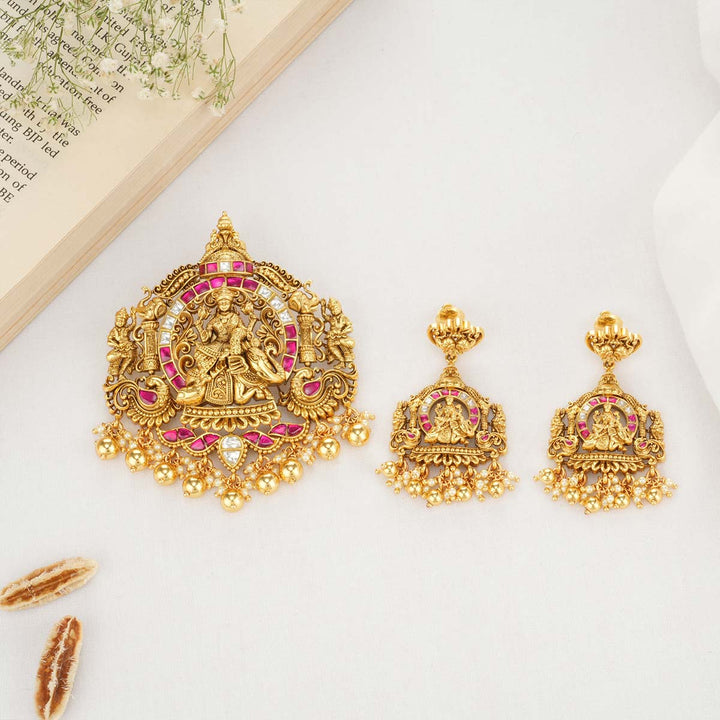 Iniya Nagas Pendant Set