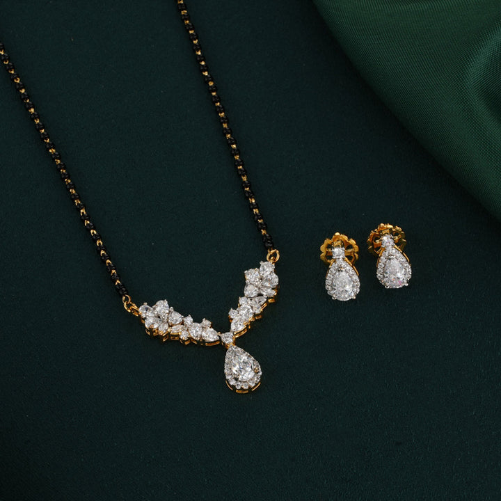 Sakshi Pendant Set