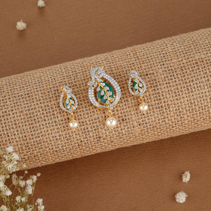 Karina Avikam Pendant Set