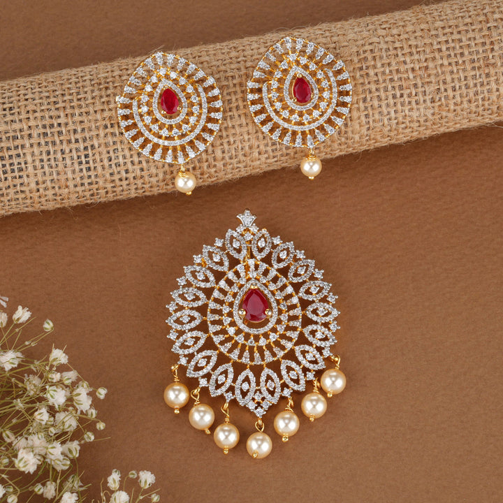 Jashvikha Avikam Pendant Set