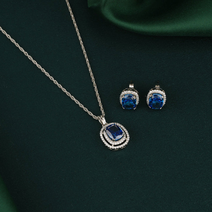 Niswa Chain With Pendant Set