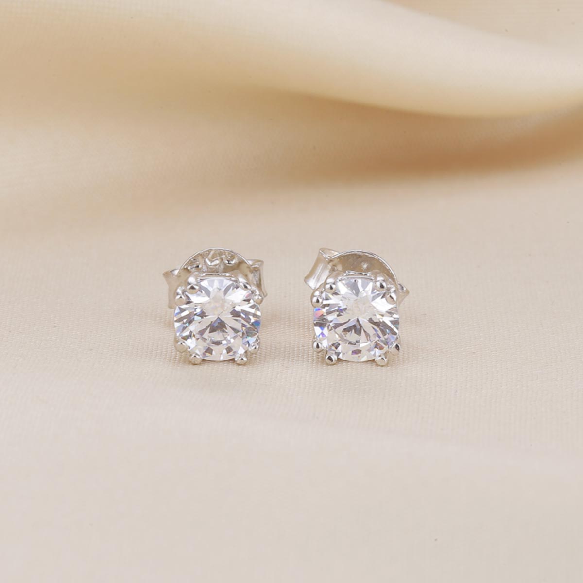 Shop Graceful Heart Diamond Stud Earrings Online | CaratLane US