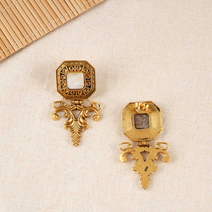 Nilaya Kundan Studs