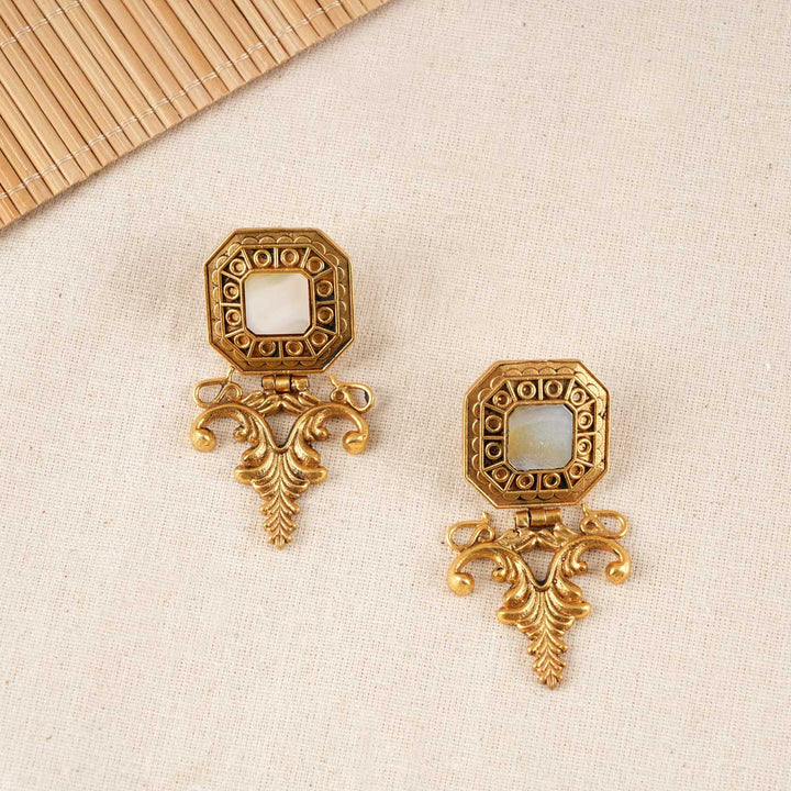 Nilaya Kundan Studs