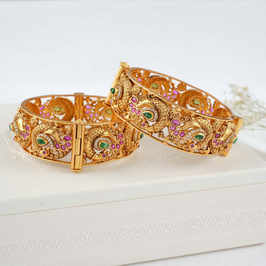 Bhavinya Nagas Pair Bangle