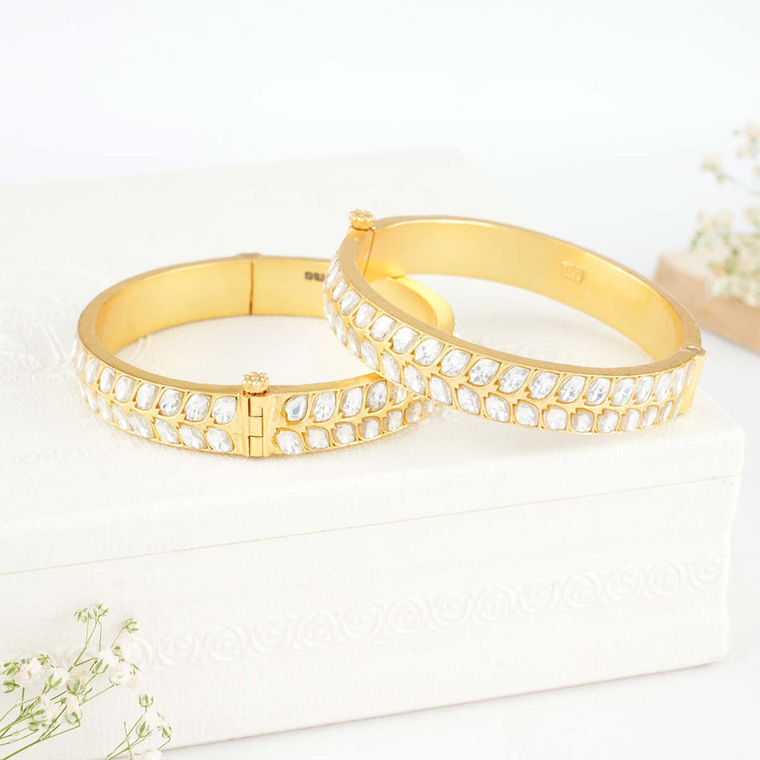 Surabi Kundan Pair Bangle