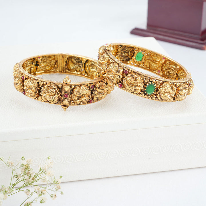 Akshvi Nagas Pair Bangle