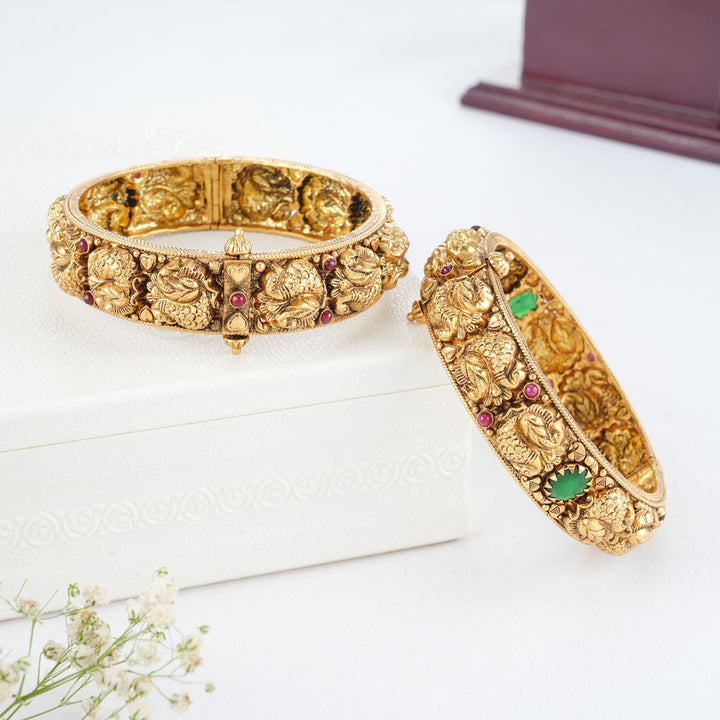 Akshvi Nagas Pair Bangle