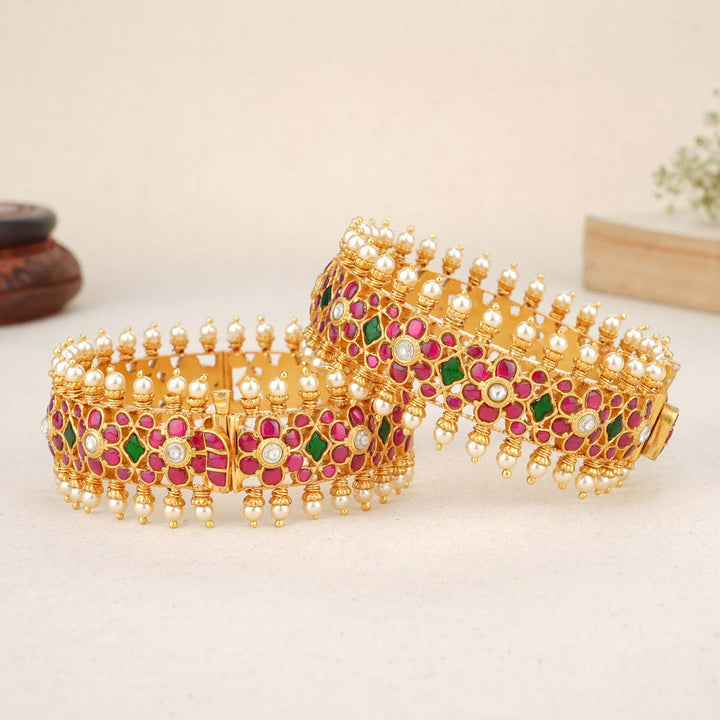 Nikil Kundan Pair Bangle