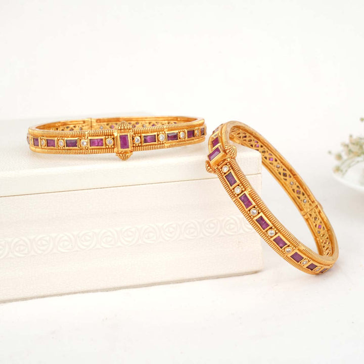 Nishita Stone Pair Bangles