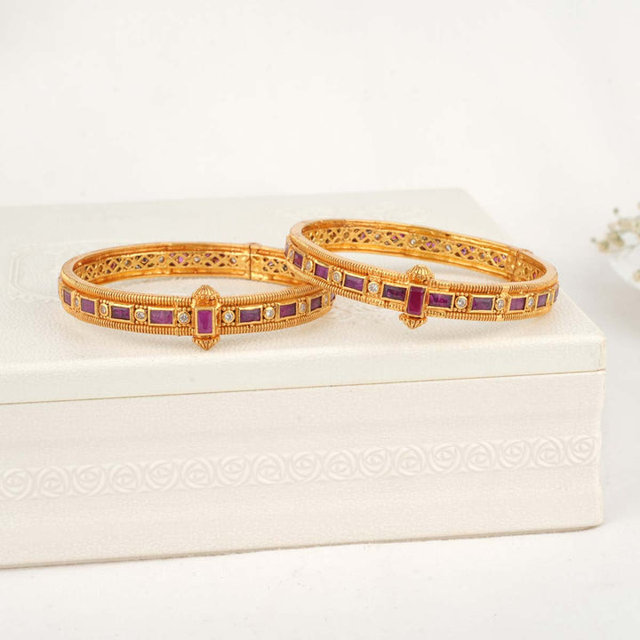 Nishita Stone Pair Bangles