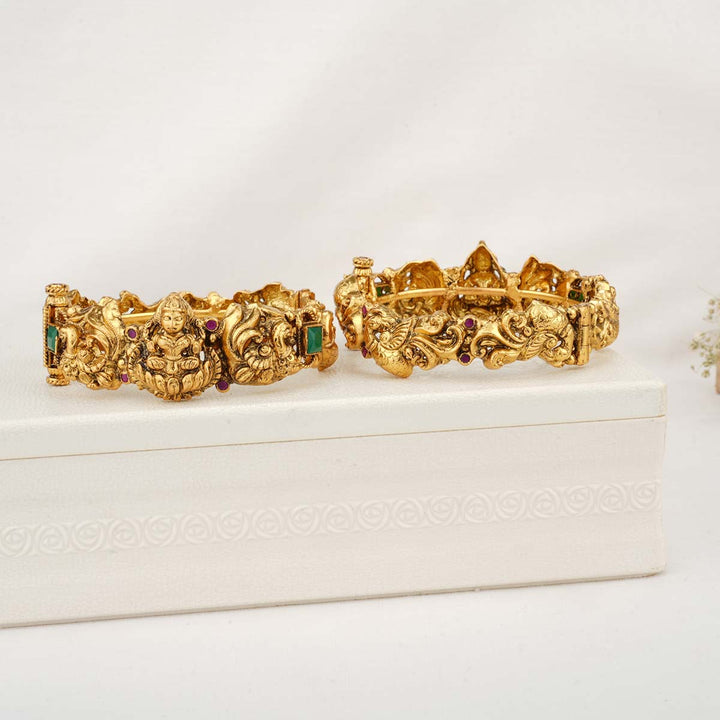 Yuvanika Nagas Pair Bangle