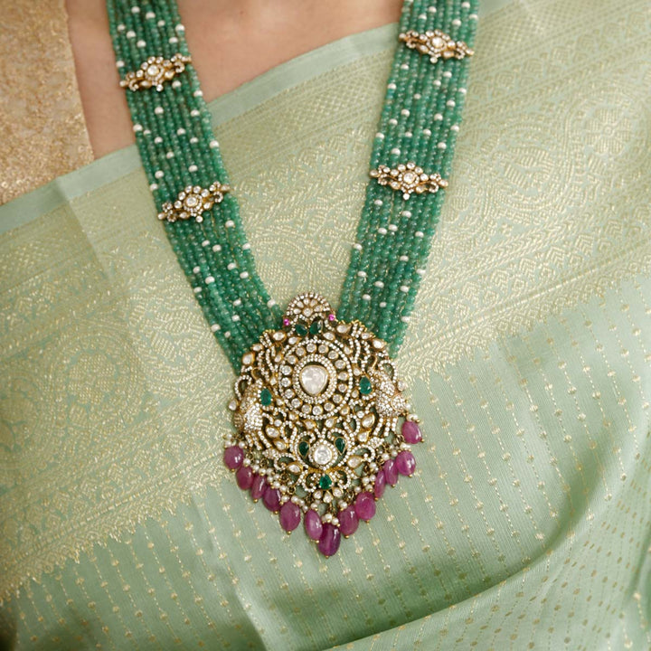 Dhrisha Victorian Necklace Set