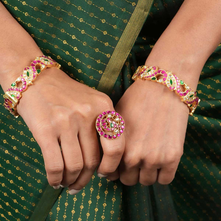 Kavinka Kundan Pair Bangle