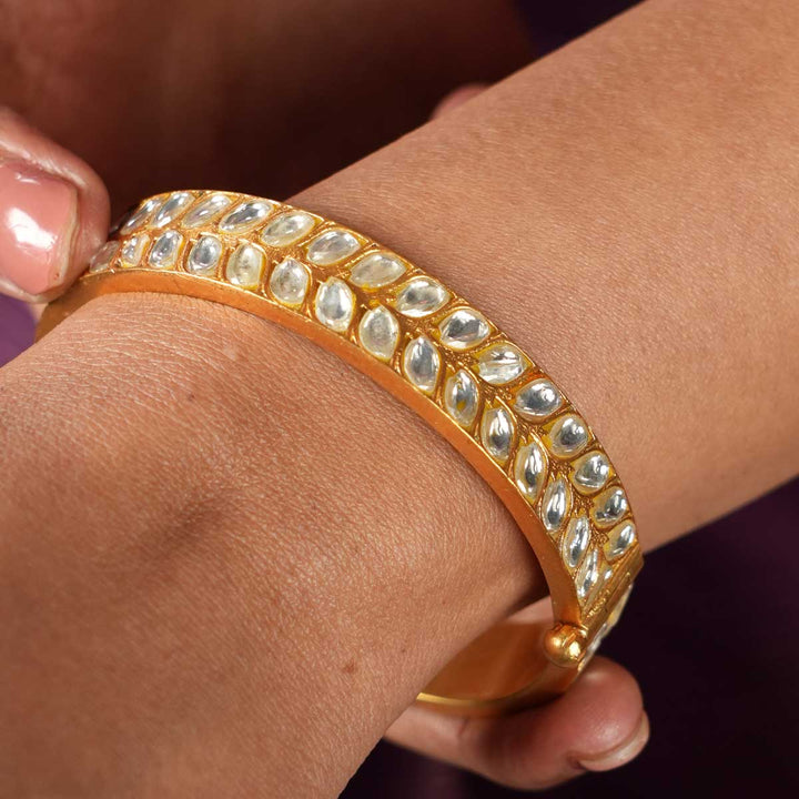 Surabi Kundan Pair Bangle