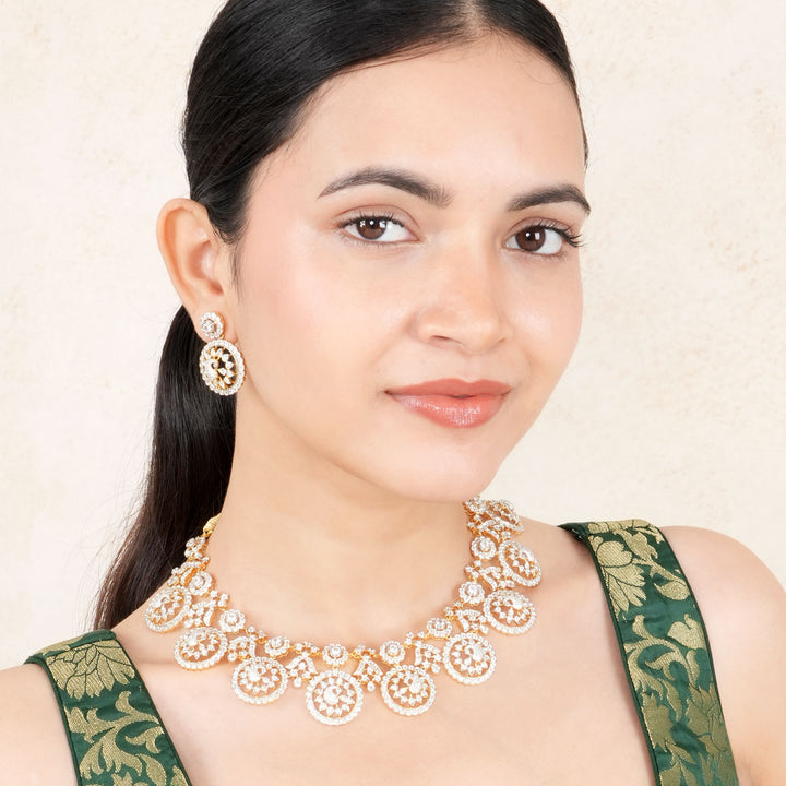 Sparkling Avikam Short Necklace Set