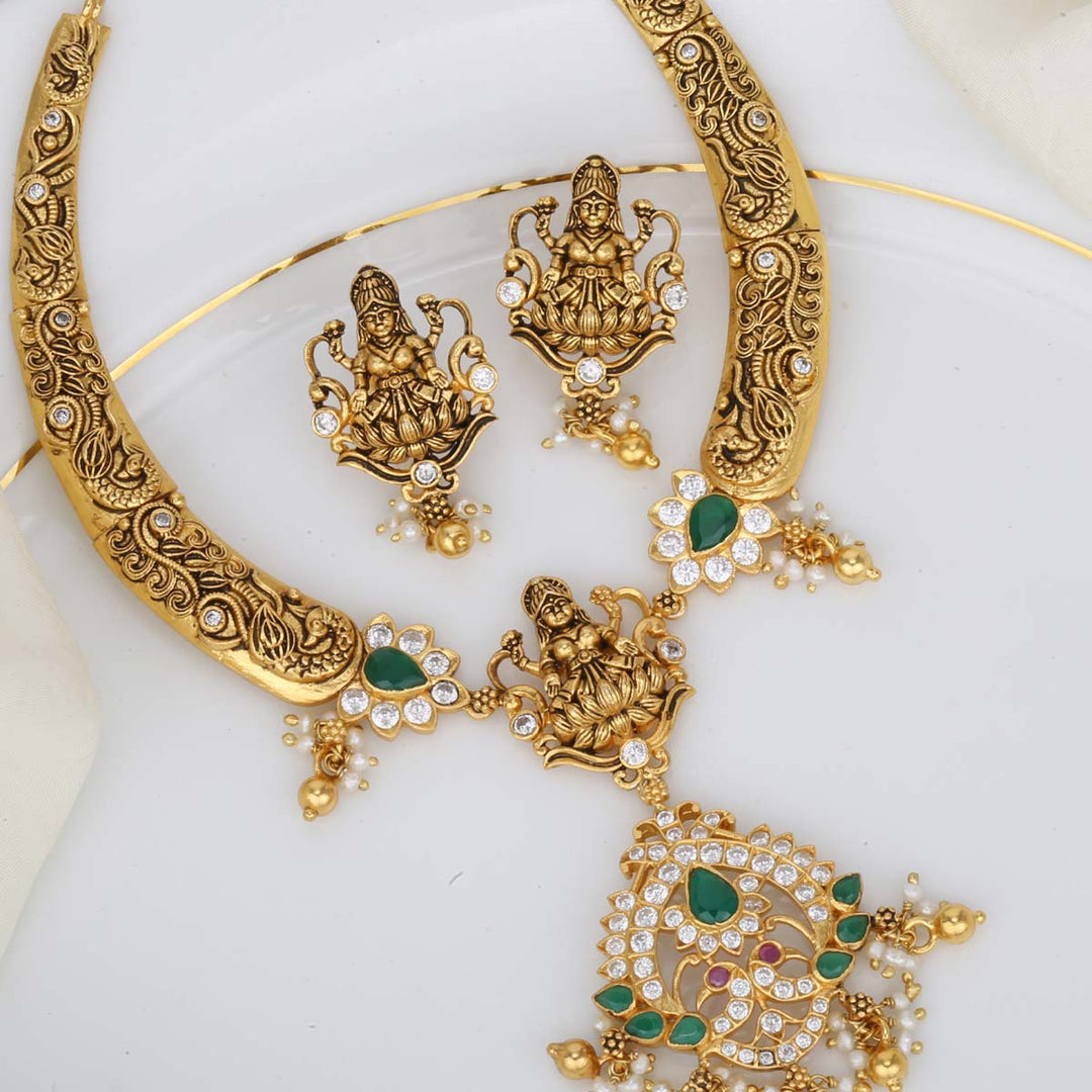 Magilini Necklace Set